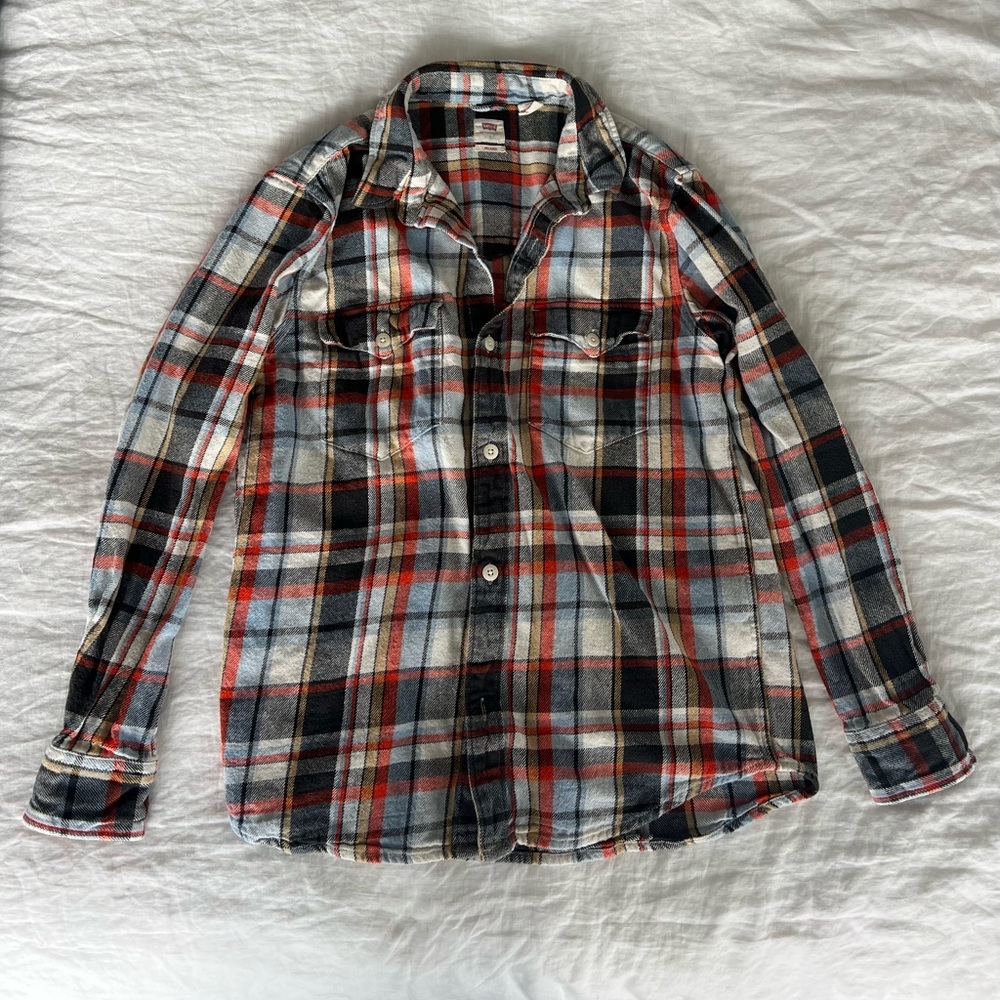 Levi’s 100% cotton plaid button down